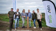 Groep bij het beeldje in natuurinrichting Ruygenborg